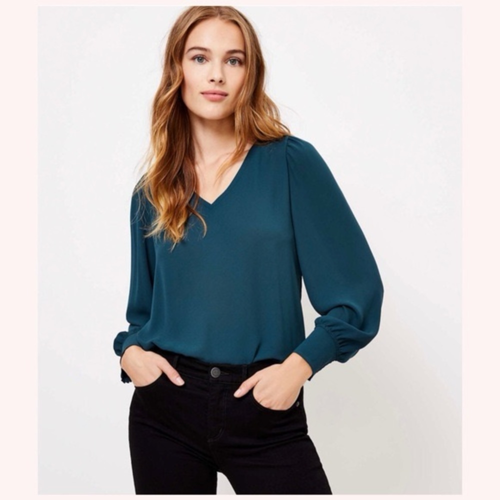 🤩 EUC Loft Mixed Media V-Neck Long Sleeved Top Blue Green in Size Small